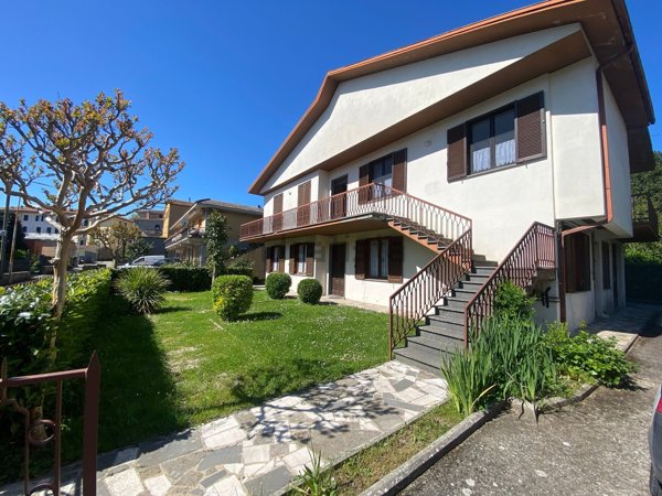 casa indipendente in vendita a Montefiascone