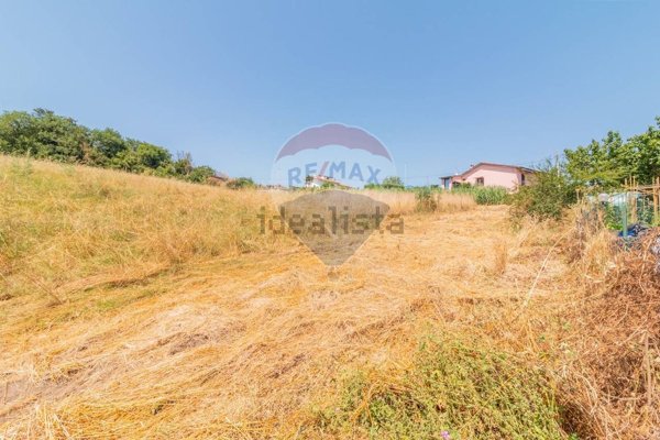 terreno edificabile in vendita a Montefiascone