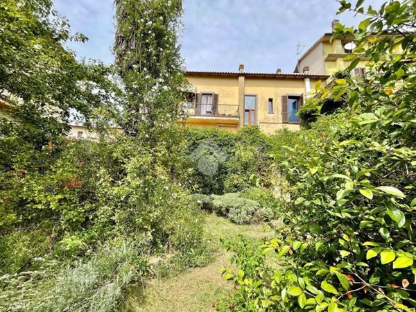 casa indipendente in vendita a Montefiascone