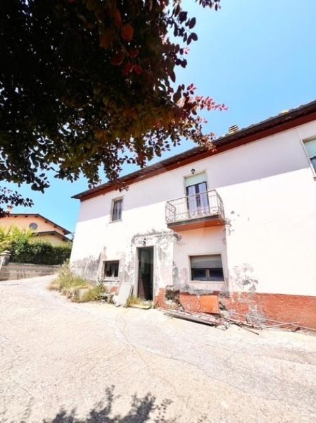 casa indipendente in vendita a Montefiascone