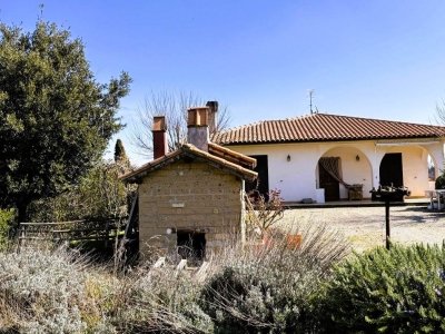 casa indipendente in vendita a Montefiascone