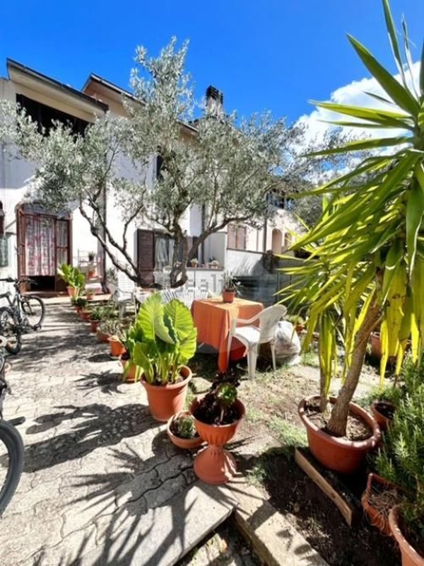 casa indipendente in vendita a Montefiascone