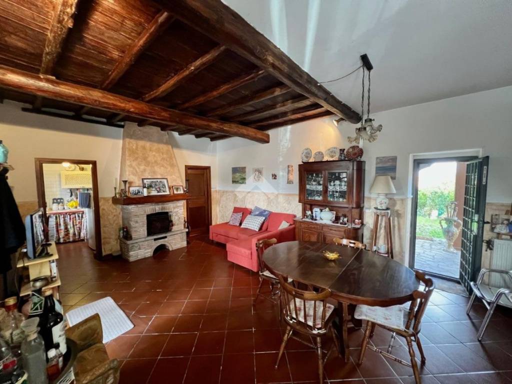 casa indipendente in vendita a Montefiascone