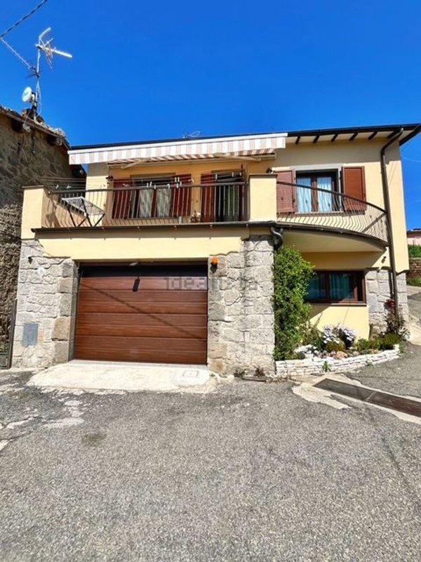 casa indipendente in vendita a Montefiascone