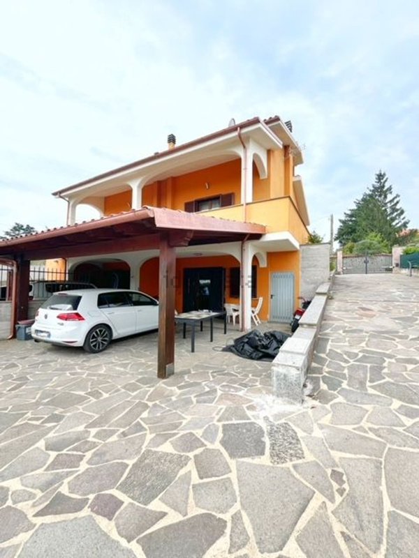 casa indipendente in vendita a Montefiascone