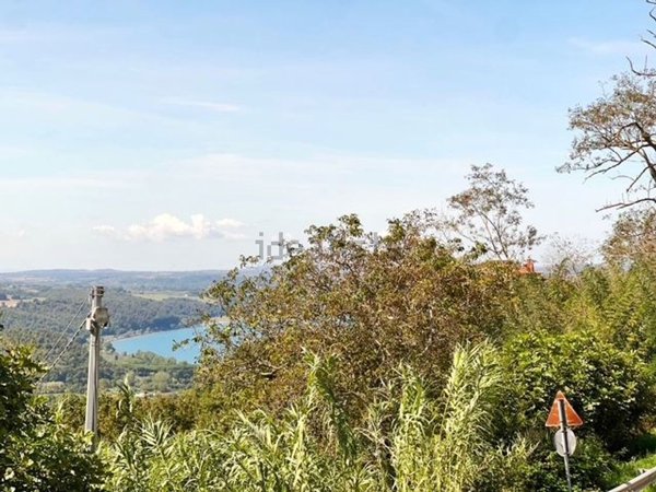 casa indipendente in vendita a Montefiascone