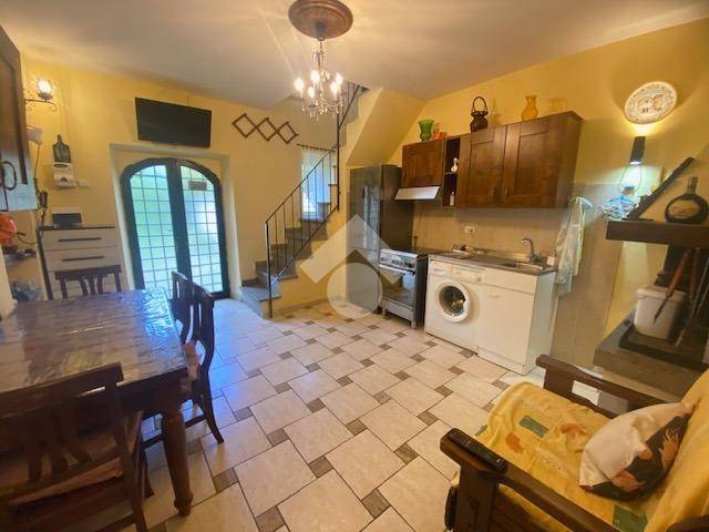 casa indipendente in vendita a Montefiascone in zona Cipollone