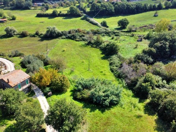 casa indipendente in vendita a Montefiascone