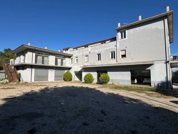 intera palazzina in vendita a Montefiascone in zona Zepponami