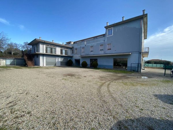 intera palazzina in vendita a Montefiascone in zona Zepponami