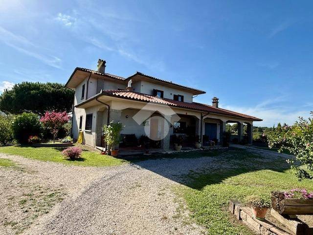 casa indipendente in vendita a Montefiascone
