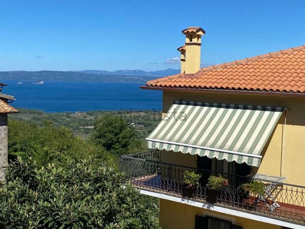 casa indipendente in vendita a Montefiascone