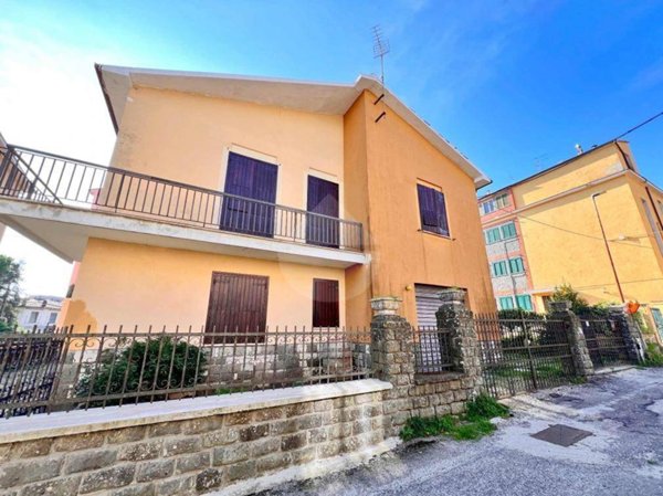 casa indipendente in vendita a Montefiascone