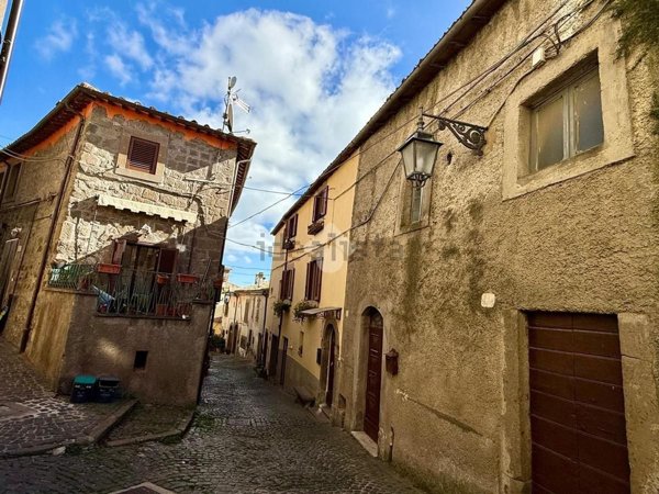 casa indipendente in vendita a Montefiascone