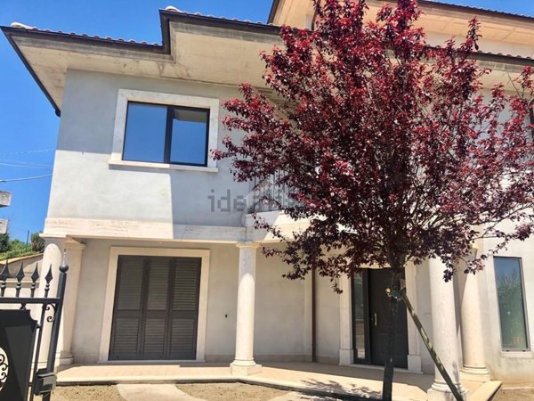 casa indipendente in vendita a Montefiascone in zona Capobianco