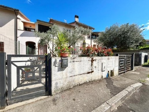 casa indipendente in vendita a Montefiascone