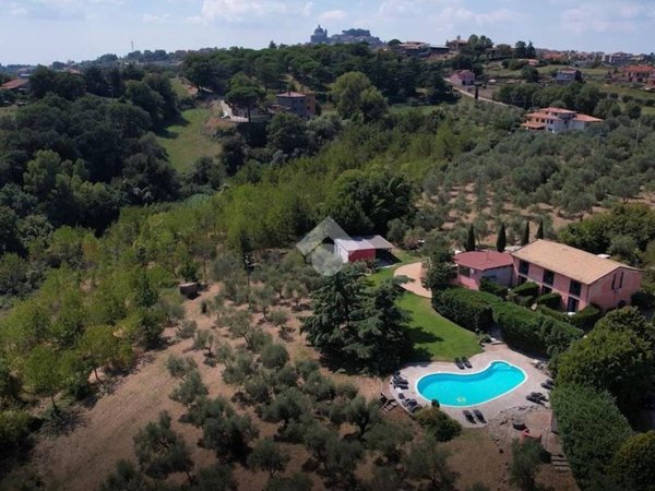 casa indipendente in vendita a Montefiascone