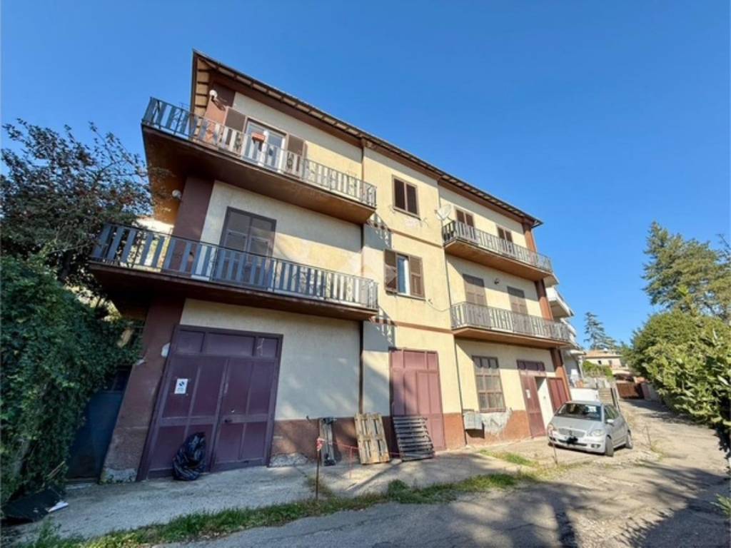 intera palazzina in vendita a Montefiascone
