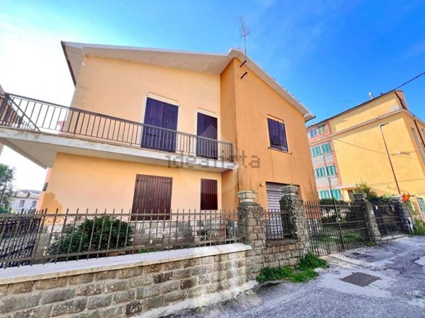 casa indipendente in vendita a Montefiascone