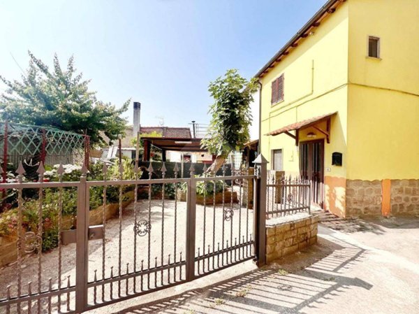 casa indipendente in vendita a Montefiascone