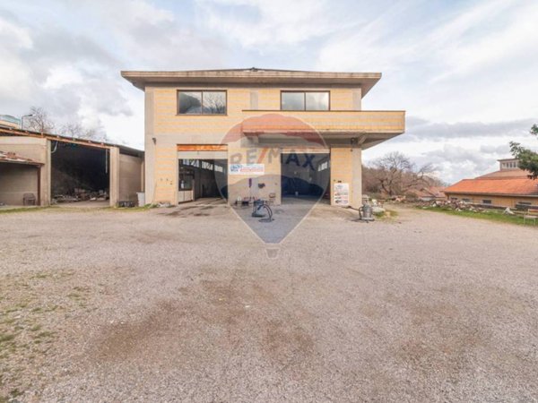 locale commerciale in vendita a Montefiascone