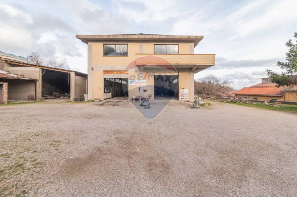 locale commerciale in vendita a Montefiascone