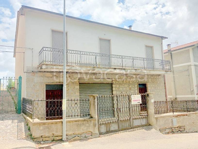 casa indipendente in vendita a Montefiascone