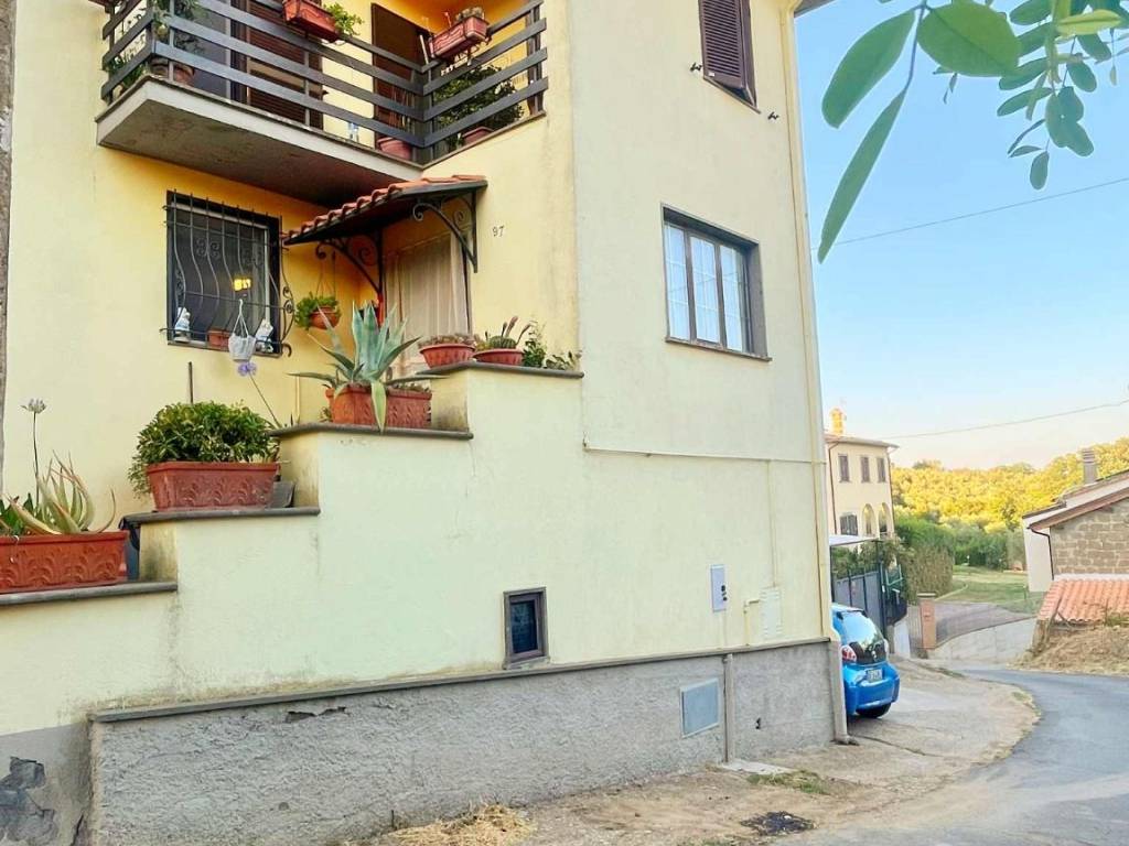 casa indipendente in vendita a Montefiascone