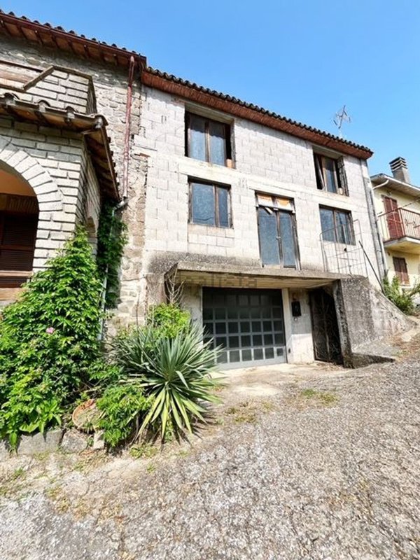 casa indipendente in vendita a Montefiascone