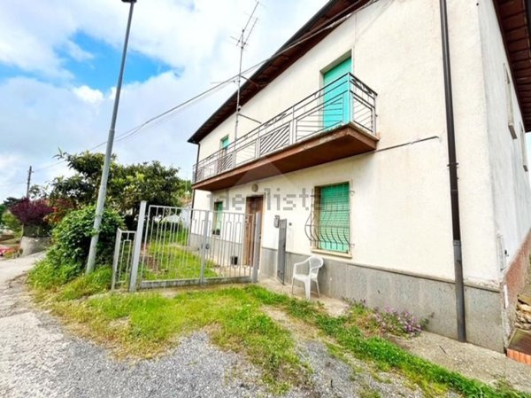 casa indipendente in vendita a Montefiascone