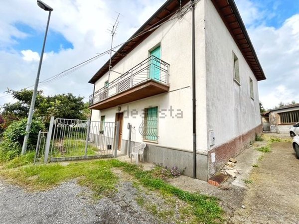 casa indipendente in vendita a Montefiascone