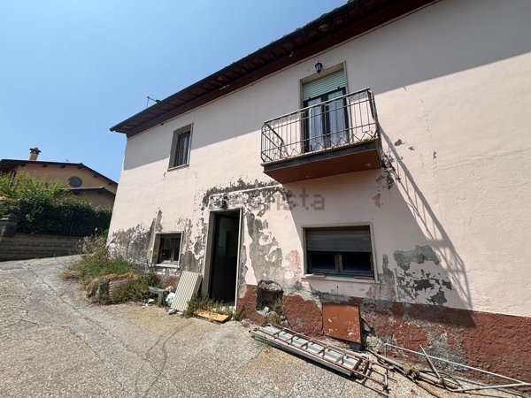 casa indipendente in vendita a Montefiascone