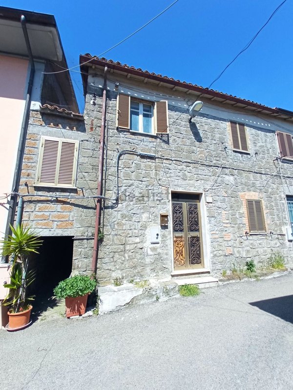 pentavano in vendita a Montefiascone in zona Zepponami