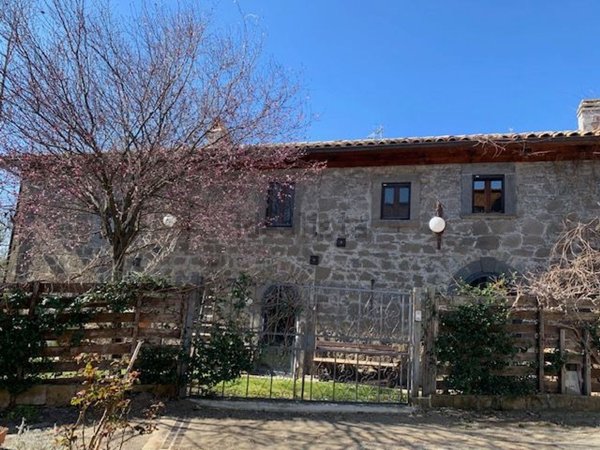 casa indipendente in vendita a Montefiascone