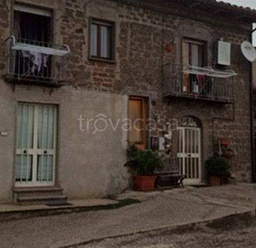 casa indipendente in vendita a Montefiascone