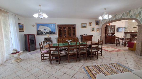 casa semindipendente in vendita a Montefiascone