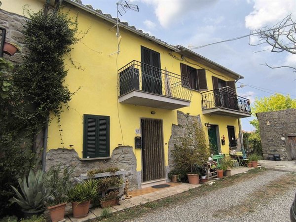 casa indipendente in vendita a Montefiascone