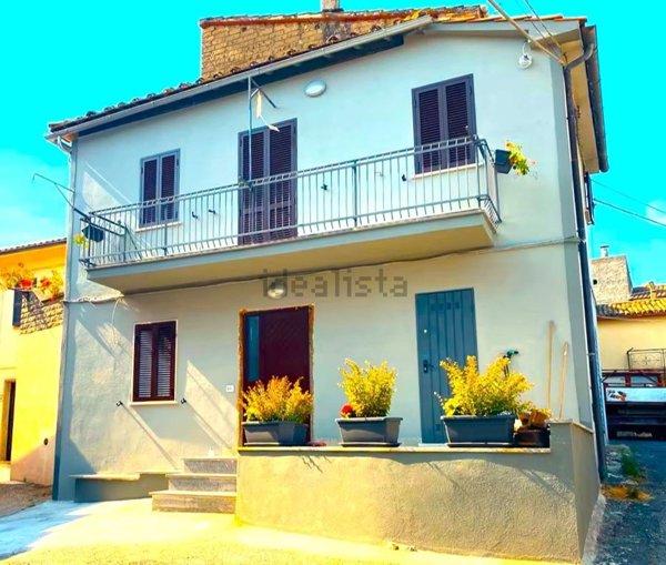 casa indipendente in vendita a Montefiascone