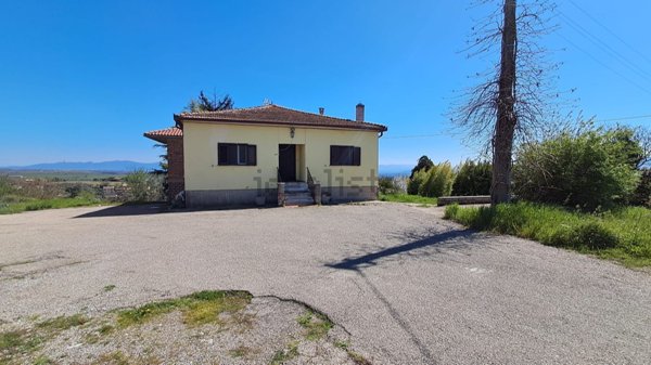 casa indipendente in vendita a Montefiascone