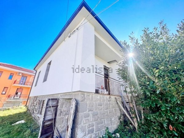 casa indipendente in vendita a Montefiascone