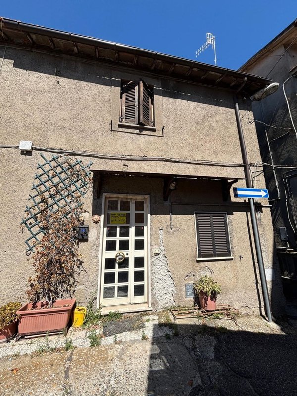 pentavano in vendita a Montefiascone in zona Zepponami