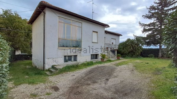 casa indipendente in vendita a Montefiascone