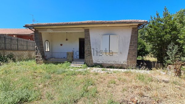 casa indipendente in vendita a Montefiascone