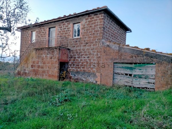 casa indipendente in vendita a Montefiascone