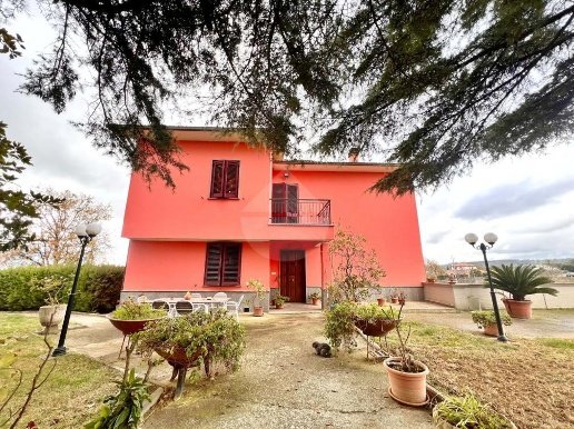 casa indipendente in vendita a Montefiascone