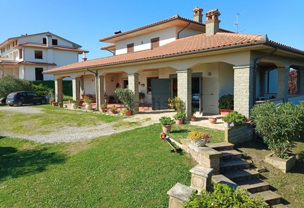 casa indipendente in vendita a Montefiascone