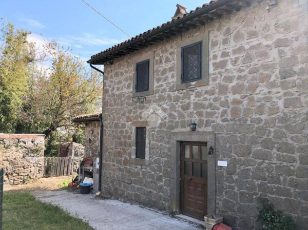 casa indipendente in vendita a Montefiascone