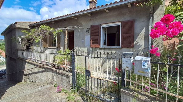 casa indipendente in vendita a Montefiascone