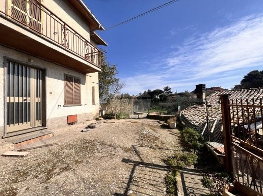 casa indipendente in vendita a Montefiascone