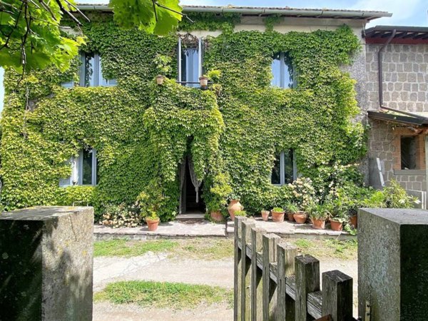 casa indipendente in vendita a Montefiascone